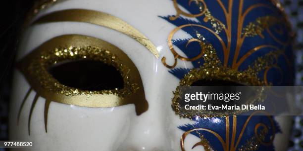 venezianische maske - maske stock pictures, royalty-free photos & images