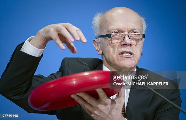 Scientist Gerhard Ehninger, chairman of the DGHO, explains with the help of a model featuring an erythrocyte, how the blood of German ice-skater...