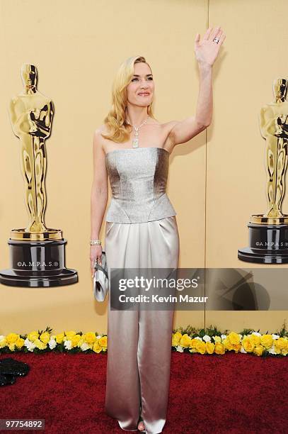 Actress Kate Winslet arrives at the 82nd Annual Academy Awards at the Kodak Theatre on March 7, 2010 in Hollywood, California.