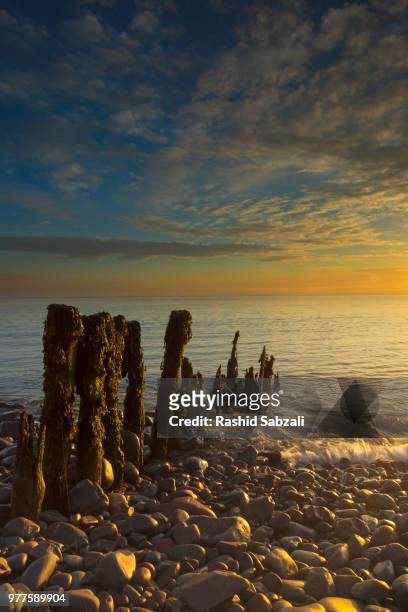 porlock weir beach sunrise - porlock fotografías e imágenes de stock