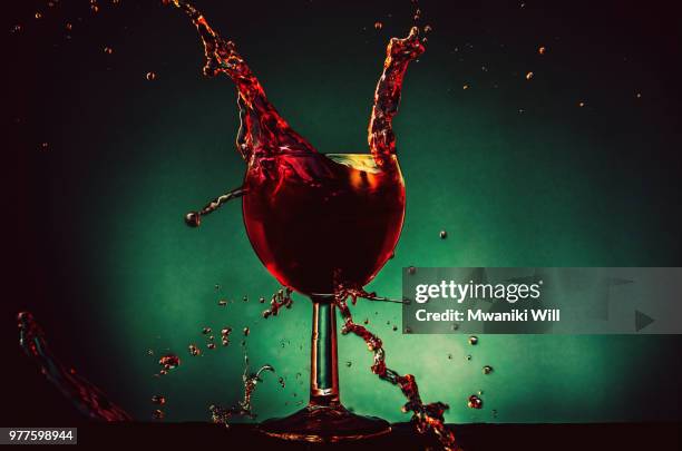 le vino rouge - vino stock pictures, royalty-free photos & images