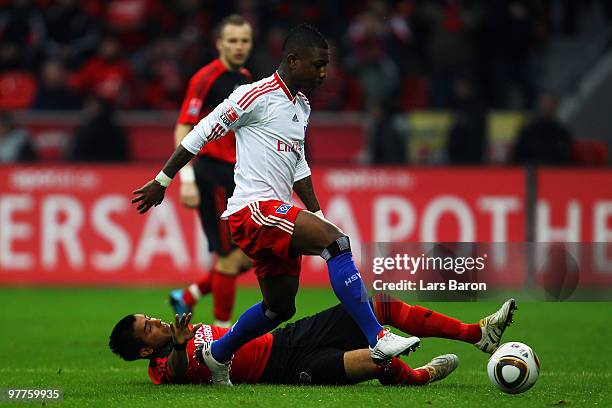 Arturo Vidal of Leverkusen challenges Eljero Elia of Hamburg during the Bundesliga match between Bayer Leverkusen and Hamburger SV at BayArena on...