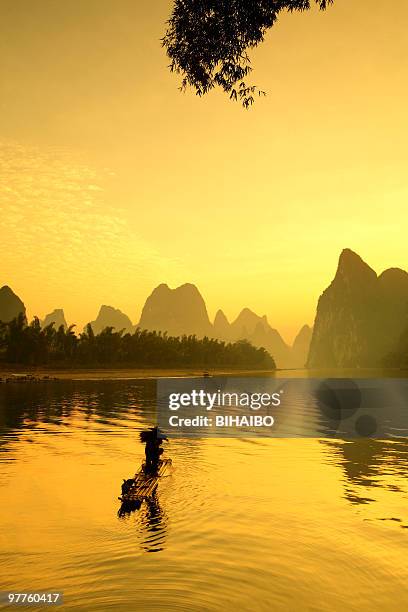 fishermen fishing - karstformatie stockfoto's en -beelden