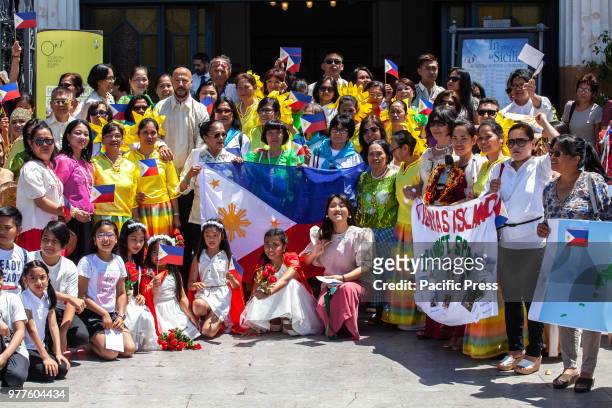 In Palermo the party of the Filipino community on the day of independence from Spain.