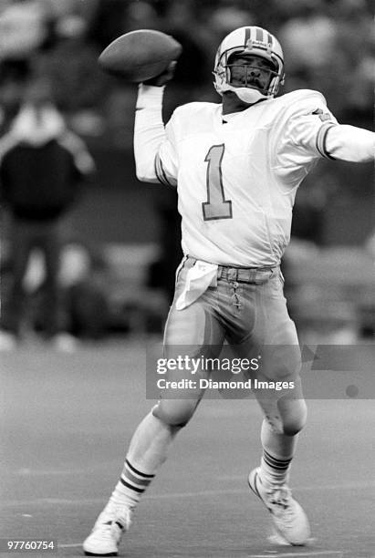 Quarterback Warren Moon of the Houston Oilers throws a pass during a game December 23, 1990 against the Cincinnati Bengals at Riverfront Stadium in...