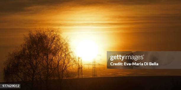 abendhimmel im winter - abendhimmel stock pictures, royalty-free photos & images