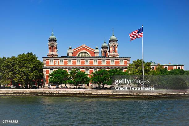 ellis island - insel ellis island stock-fotos und bilder