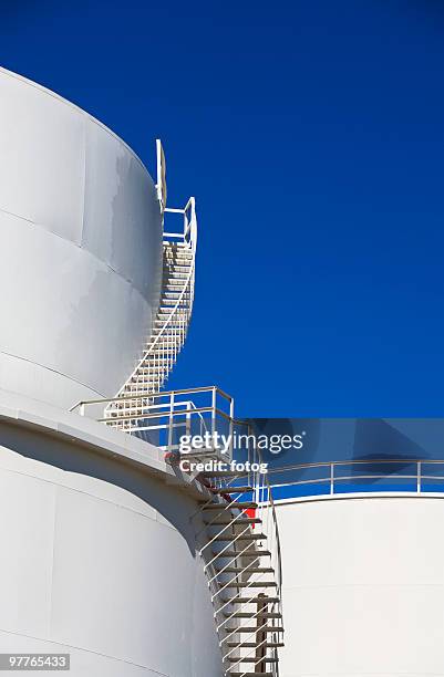 oil tank - water tower storage tank - fotografias e filmes do acervo