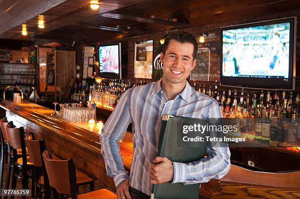 server in bar - serveur restaurant stock pictures, royalty-free photos & images