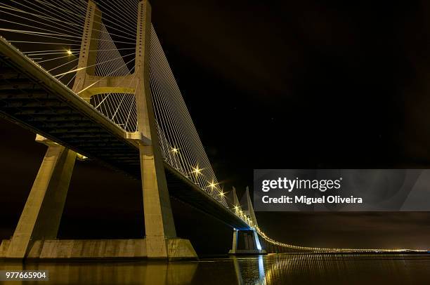 night shooting - ponte vasco da gama - ponte vasco da gama stock-fotos und bilder