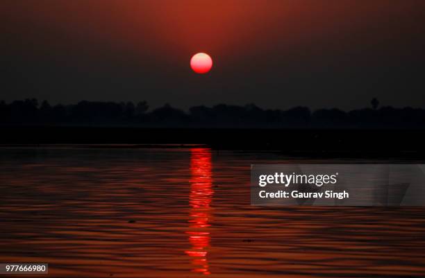 ganga at sunrise - ganga stock pictures, royalty-free photos & images