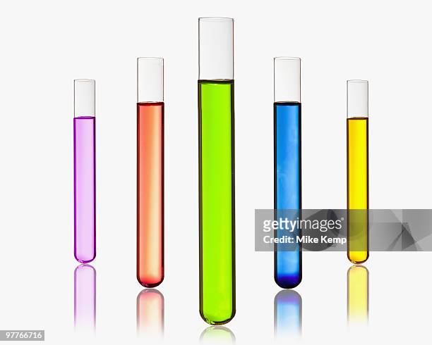 beakers with colorful mixture - reagenzglas stock-fotos und bilder