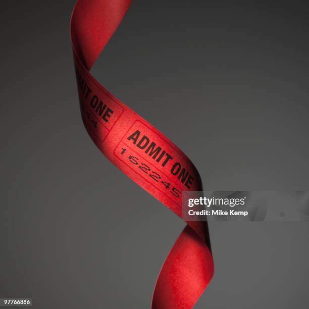 admit one tickets - admit one frase corta fotografías e imágenes de stock