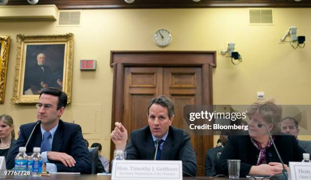 Timothy Geithner, U.S. Treasury secretary, center, Christina Romer, chairwoman of the White House Council of Economic Advisers, right, and Peter...