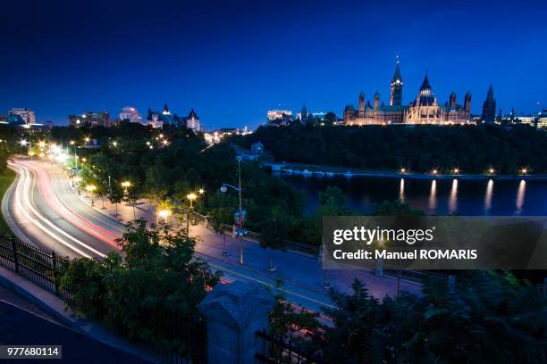 night cityscape of parliament hill, ottawa, canada - gatineau stock pictures, royalty-free photos & images