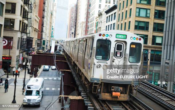 chicago l train (elevated), rapid transport rail system, chicago loop, illinois, usa, north america - elevated railway track fotografías e imágenes de stock