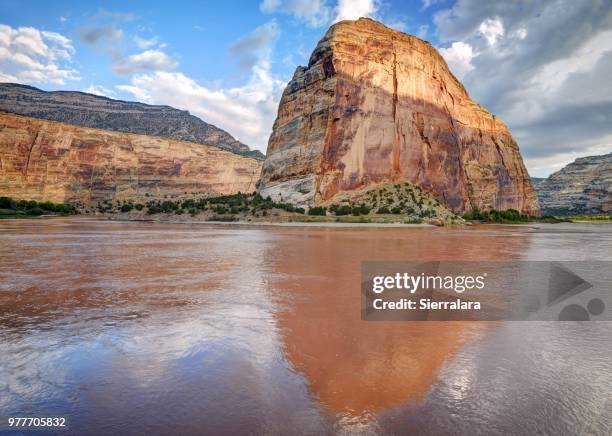 steamboat rock at sunrise, dinosaur national monument, colorado, america, usa - dinosaur national monument stock pictures, royalty-free photos & images