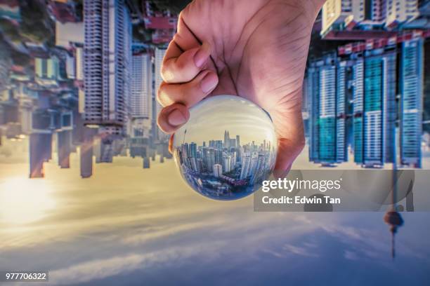 kuala lumpur in schemering uur zien door kristallen bol - glazen bol stockfoto's en -beelden