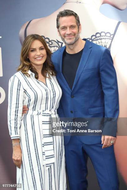 Mariska Hargitay from the serie 'Law & Order : SVU' and Peter Hermann attend a photocall during the 58th Monte Carlo TV Festival on June 17, 2018 in...