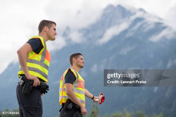 German federal police check cars arriving from Austria on the A93 highway near the German-Austrian border on June 18, 2018 near Kiefersfelden,...