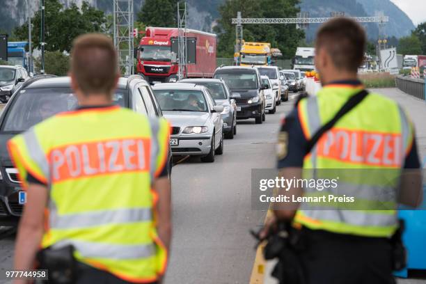 German federal police check cars arriving from Austria on the A93 highway near the German-Austrian border on June 18, 2018 near Kiefersfelden,...