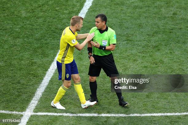Sebastian Larsson of Sweden appeals to Referee Joel Aguilar during the 2018 FIFA World Cup Russia group F match between Sweden and Korea Republic at...