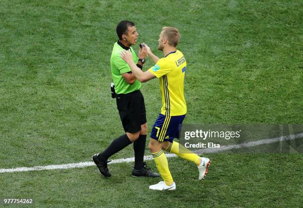Sebastian Larsson of Sweden appeals to Referee Joel Aguilar during the 2018 FIFA World Cup Russia group F match between Sweden and Korea Republic at...