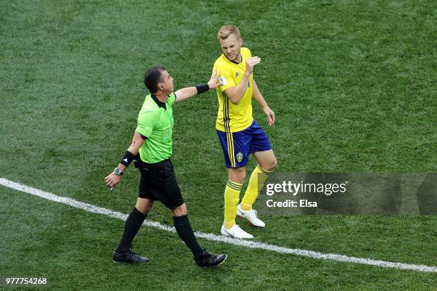 Sebastian Larsson of Sweden appeals to Referee Joel Aguilar during the 2018 FIFA World Cup Russia group F match between Sweden and Korea Republic at...