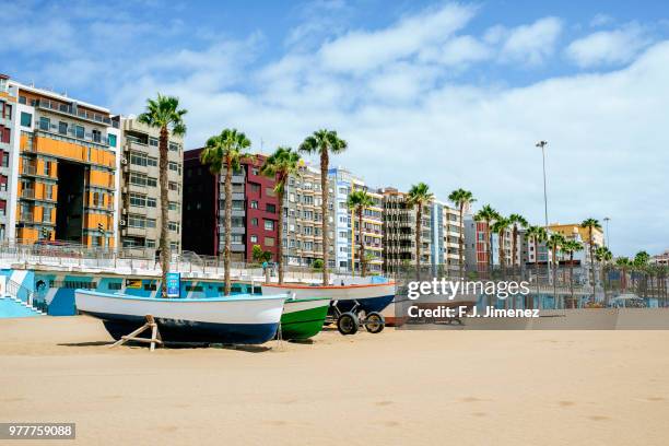 beach with boats in las palmas de gran canaria - las palmas imagens e fotografias de stock