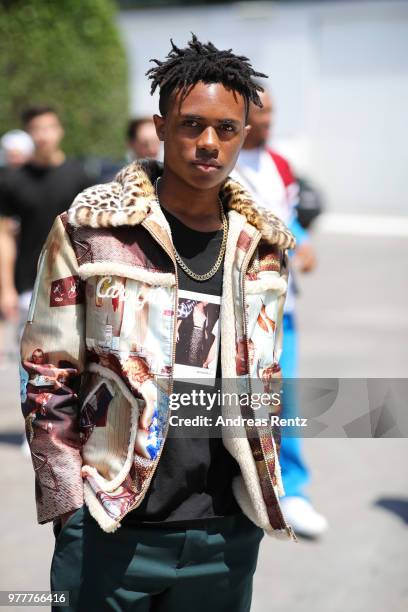 Kailand Morris arrives at Ih Nom Uh Nit SS19 Collection Presentation - 'Midnight Special' on June 18, 2018 in Milan, Italy.