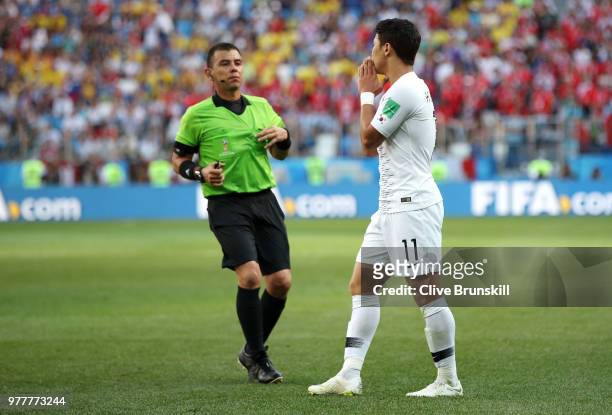 Referee Joel Aguilar speaks with Hwang Hee-chan of Korea Republic during the 2018 FIFA World Cup Russia group F match between Sweden and Korea...