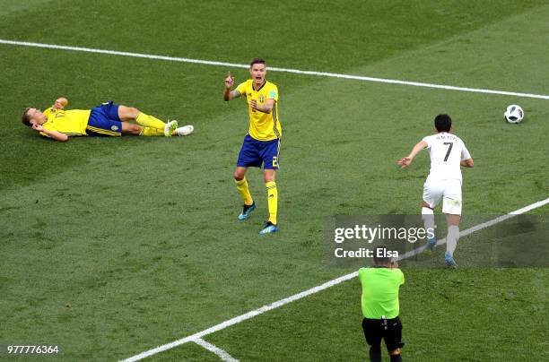 Mikael Lustig appeals to Referee Joel Aguilar to look at VAR after Kim Min-Woo of Korea Republic fouls Viktor Claesson of Sweden inside the box,...