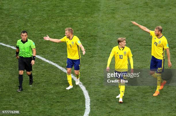 Sebastian Larsson of Sweden confronts referee Joel Aguilar, before he consults VAR to make a penalty decision, which Joel Aguilar then awards Sweden...