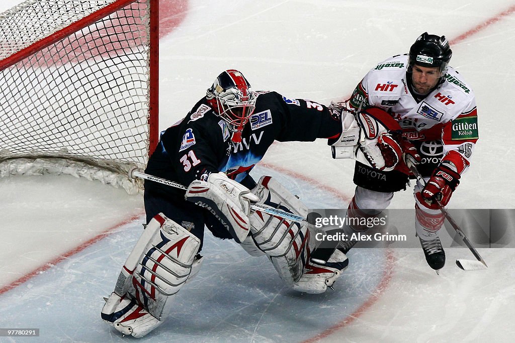 Adler Mannheim v Koelner Haie - DEL