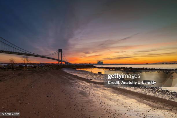 verrazano bridge before sunrise - verrazano stock pictures, royalty-free photos & images