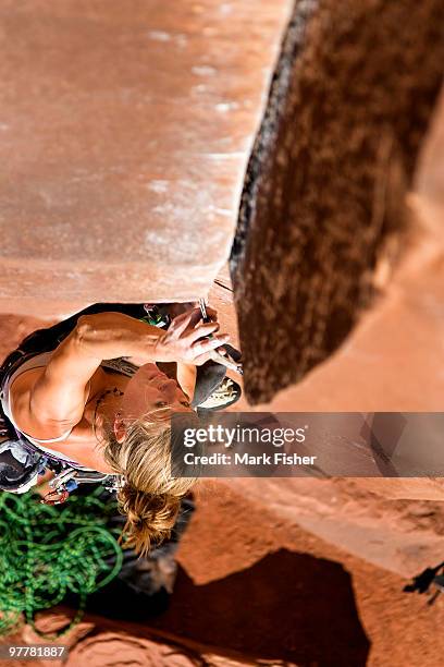 a female rock climber climbs ruby's cafe, a classic 5.13 rated climb in indian creek, utah. - classic day 5 foto e immagini stock