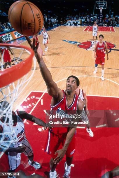 Brian Skinner of the LA Clippers goes to the basket against the Houston Rockets on March 4, 1999 at the Compaq Center in Houston, Texas. NOTE TO...