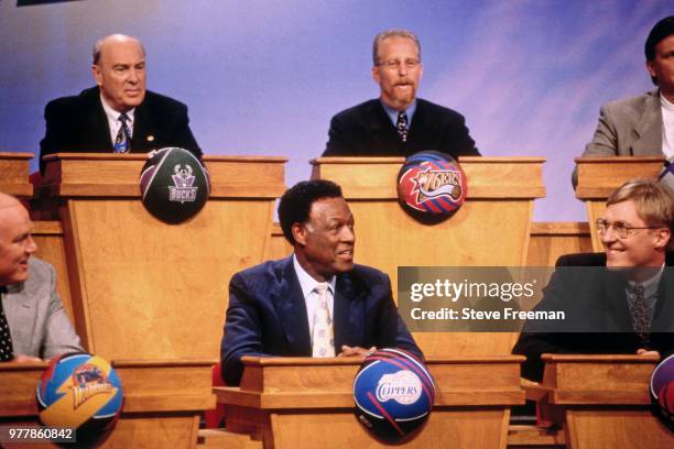 Elgin Baylor, general manager of the LA Clippers, looks on during the 1998 NBA Draft on June 24, 1998 at General Motors Place in Vancouver, British...