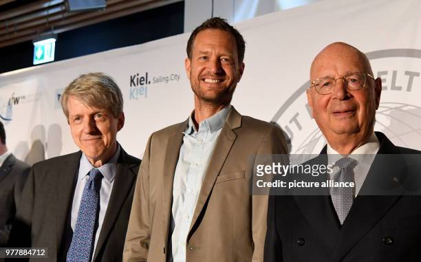 June 2018, Germany, Kiel: The winners of the Global Economy Prize , American Robert Shiller, Economist and Nobel laureate, Dutch Bas van Abel,...
