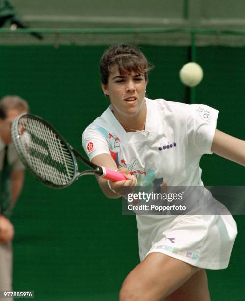 Jennifer Capriati of the United States returns the ball against Patricia Hy of Canada during the Ladies Singles third round on day six of the 1992...