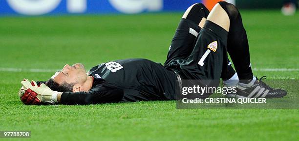 Sevilla's goalkeeper Andres Palop reacts after loosing a UEFA Champions League football match against CSKA Moscow on March 16, 2010 at Ramon Sanchez...