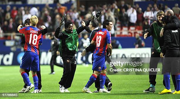Moscow's players celebrate after winning a UEFA Champions League football match against Sevilla on March 16, 2010 at Ramon Sanchez Pizjuan stadium in...