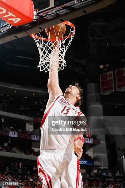 David Andersen of the Houston Rockets dunks against the Atlanta Hawks during the game on January 25, 2010 at the Toyota Center in Houston, Texas. The...