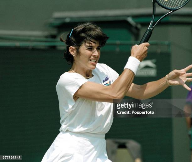 Gigi Fernandez of the United States returns the ball against Monica Seles of Yugoslavia during the Ladies Singles fourth round on day six of the 1992...
