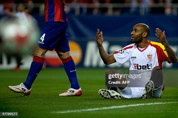 Sevilla's Malian forward Frederic Kanoute gesture during a UEFA Champions League football match against CSKA Moscow on March 16, 2010 at Ramon...