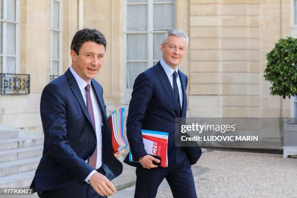 French Government's Spokesperson Benjamin Griveaux and French Economy Minister Bruno Le Maire leave following the weekly Cabinet meeting on June 18,...