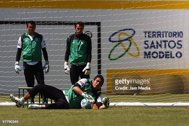 Oswaldo Sanchez of Santos Laguna in action during a training session at Territorio Santos Modelo on March 16, 2010 in Torreon, Mexico.