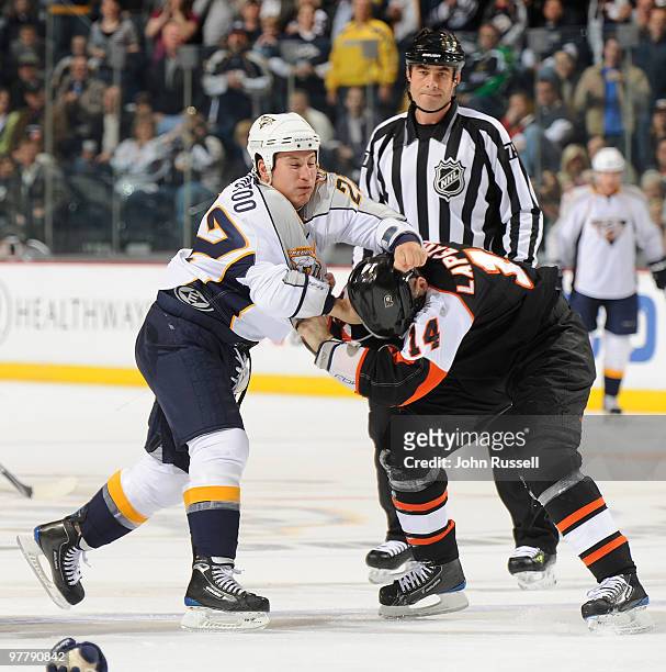 Jordin Tootoo of the Nashville Predators fights with Ian Laperriere of the Philadelphia Flyers on March 16, 2010 at the Bridgestone Arena in...