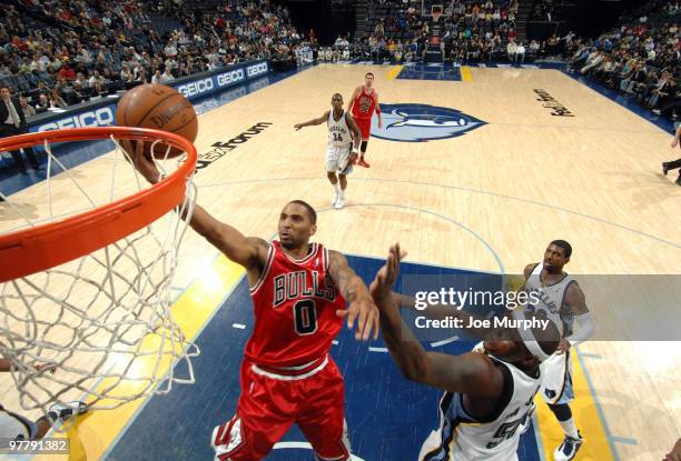 Acie Law of the Chicago Bulls shoots against Zach Randolph of the Memphis Grizzlies on March 16, 2010 at FedExForum in Memphis, Tennessee. NOTE TO...