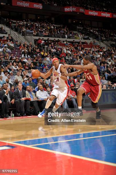 Charlie Villanueva of the Detroit Pistons drives around Leon Powe of the Cleveland Cavaliers in a game at the Palace of Auburn Hills on March 16,...